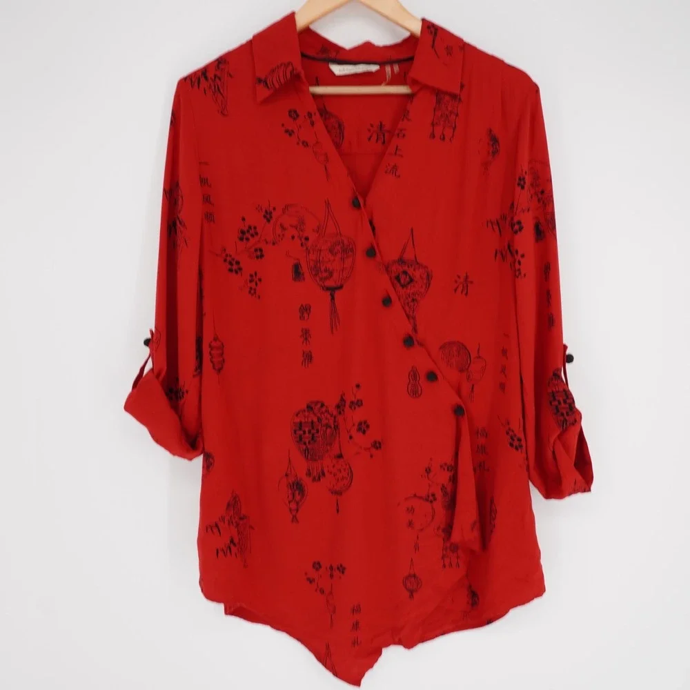 Soft Surroundings Asymmetrical Tunic Top M Red Chinese Lantern Print Roll Tab - Picture 11 of 12